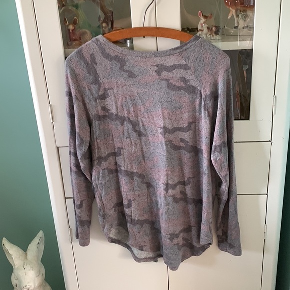 American Eagle sz XS plush top euc soft camouflage - Picture 4 of 4